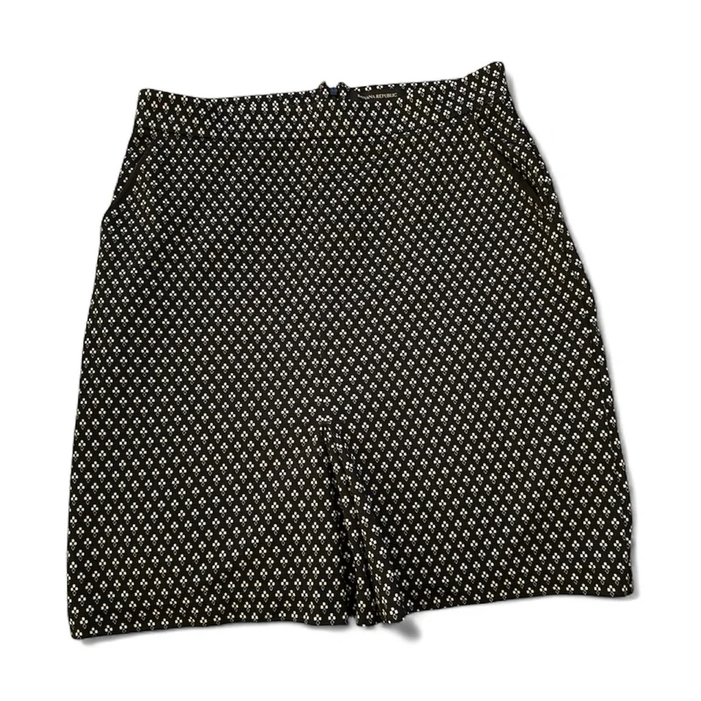 Banana Republic Women's Black And White Size 12 Skirt, Pleat In Front W/POCKETS!